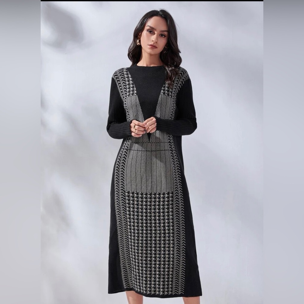 NWT. Mulvari Chevron Pattern Ribbed Knit Sweater Dress